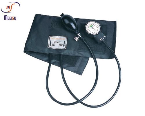 Armi le attrezzature diagnostiche mediche, sfigmomanometro aneroide tipo palma con lo stetoscopio