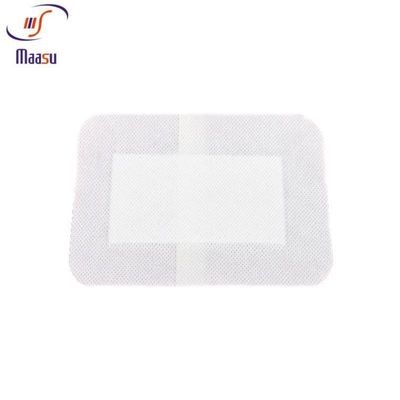Cuscinetto adesivo sterile non tessuto 10x10cm di fasciatura